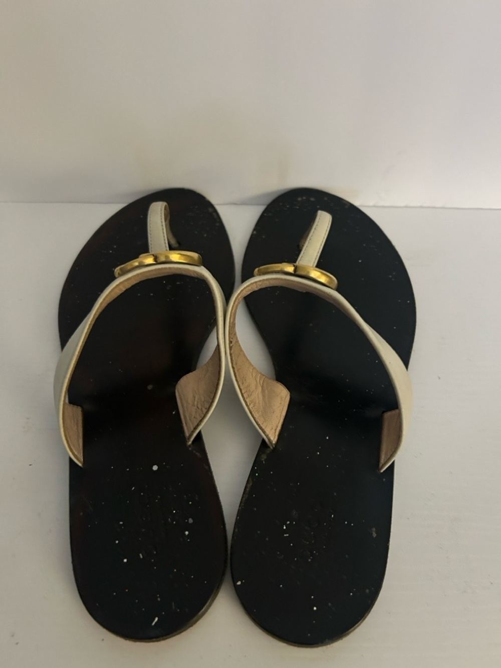 Gucci Cream Leather Thong Sandals with Gold Double G size 8 EU 38 - Picture 3 of 7